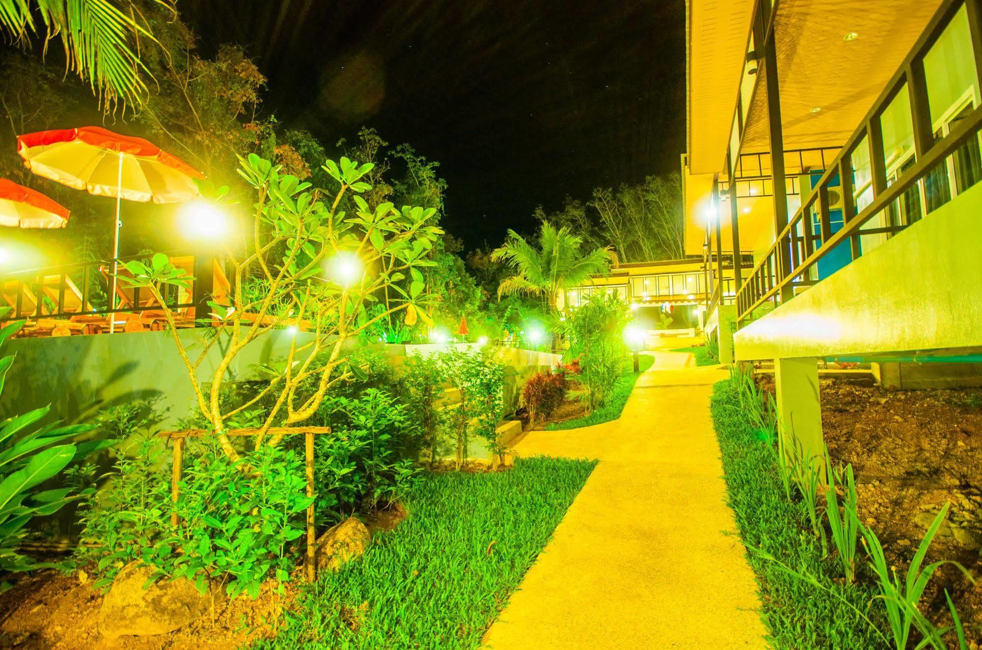 ชมพู รีสอร์ต เขาหลัก Hotel ภายนอก รูปภาพ