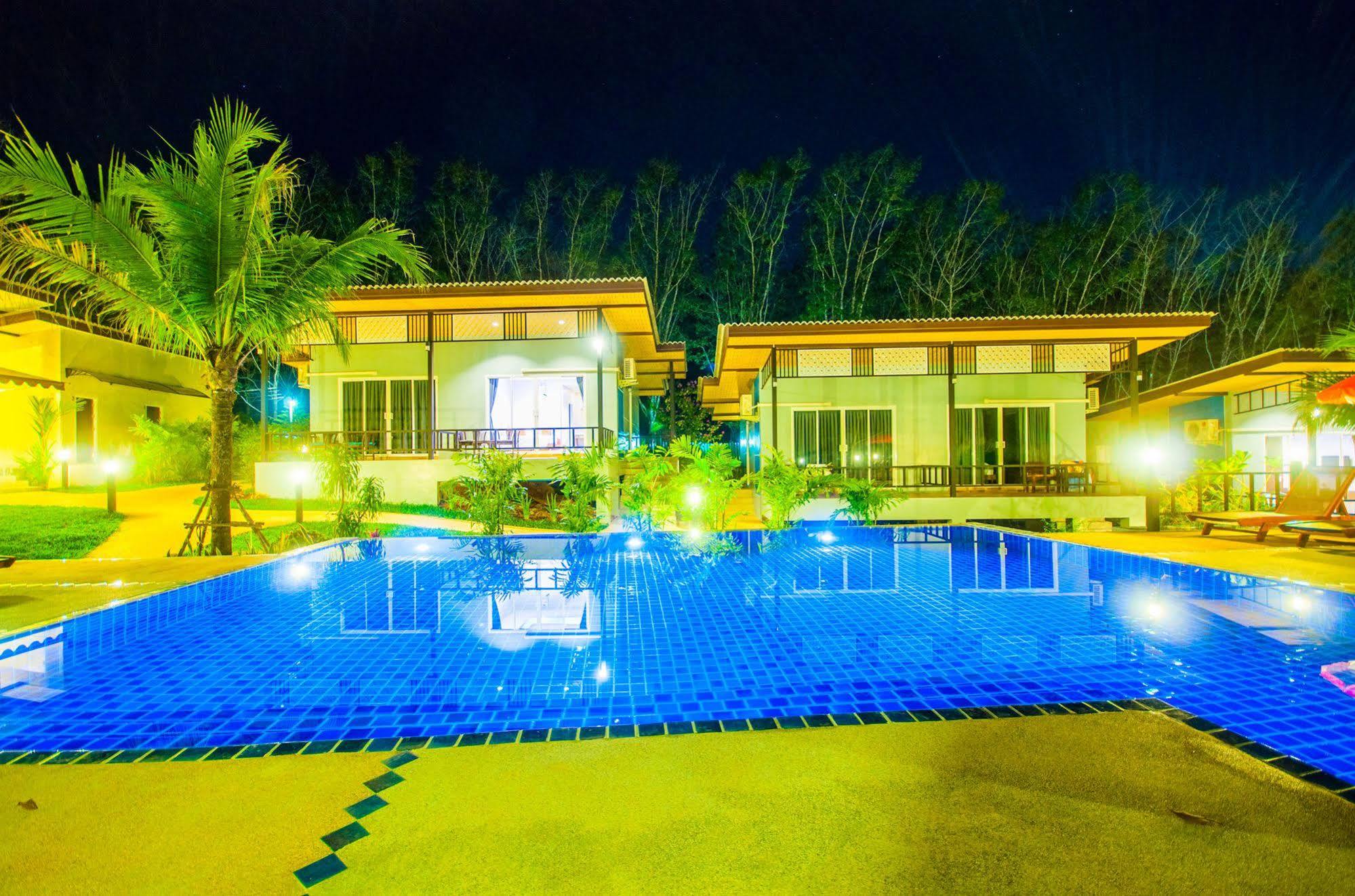 ชมพู รีสอร์ต เขาหลัก Hotel ภายนอก รูปภาพ